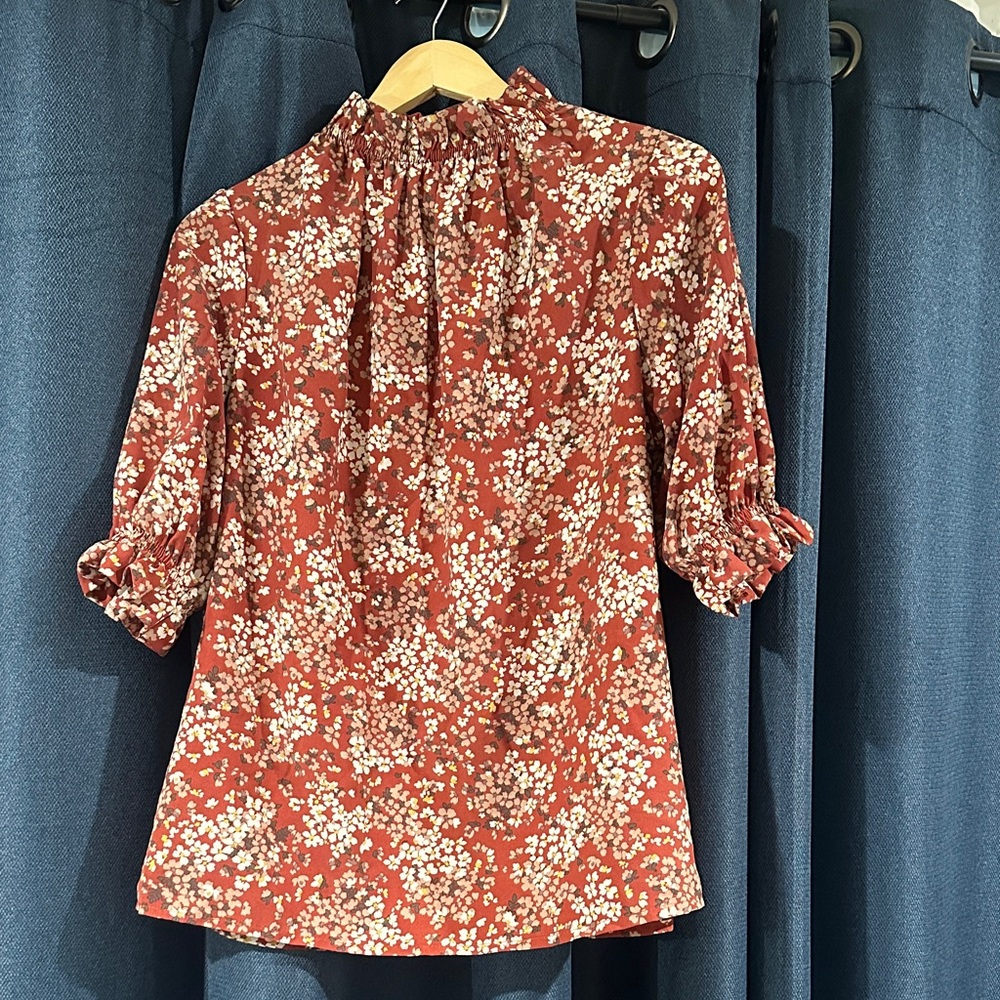 Chic Floral Blouse in rust